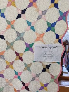 a quilt is hanging on the wall