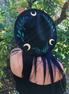 Vegan Felt Wide Brim Hat Goth Witch Floral Fedora Hat Fern Moon - Etsy Hand Painted Wide Brim Fedora For Festivals, Black Hat Ideas, Hand Painted Curved Brim Hat For Festival, Painted Witch Hat, Witchy Festival Hat With Curved Brim, Hand Painted Brimmed Festival Hats, Hand Painted Curved Brim Festival Hats, Handmade Witchy Wide Brim Hat, Handmade Witchy Hat With Curved Brim