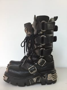 Alternative Boots, Metal Boots, Vintage Punk Boots, Cyberpunk Outfit Aesthetic, New Rock High Boots, Giant Boots, Metalhead Boots, Vintage New Rock Boots, New Rock Shoes With Buckles