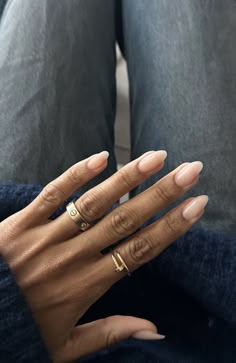 Neutral Clean Nails, Elegant Nails Hailey Bieber, Rich Mom Nails, Hailey Bieber Nails On Brown Skin, Classy Clean Girl Nails, Hailey Beiber French Nails, South Of France Nails, Beige Hailey Bieber Nails, Neutral Clean Girl Nails