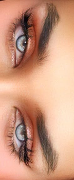 Blue eye makeup inspo Sirene Eyes, Makeup That Compliments Blue Eyes, Siren Eyes Blue, Small Blue Eyes Makeup, Dusty Blue Eyes, Siren Eyes For Blue Eyes, Mermaid Eye Color, Siren Blue Eyes, Blue Siren Eyes