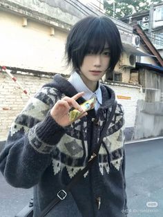 Male Hairstyles Oc, Emo Guy Fashion, Boyish Haircuts, Cute Male Hairstyles, Anime Inspired Haircuts Men, Boyish Haircut, Short Boyish Hair, Jellyfish Haircut Guy, Short Alt Male Hair