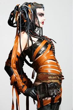 star wars meets fifth element Post Apocalyptic Cyberpunk Fashion, Post Apocalyptic Punk Fashion, Post-apocalyptic Fashion Style, Post-apocalyptic Fashion Ideas, Wasteland Punk Fashion, Post-apocalyptic Cosplay Ideas, Post-apocalyptic Costume Inspiration, Toxic Wasteland Outfit, Post-apocalyptic Cosplay Costume