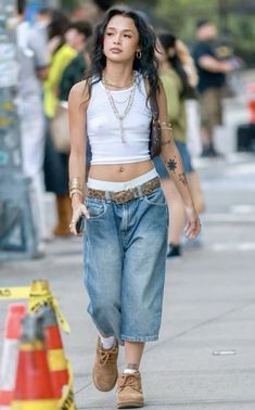 Jorts summer in spain tank outfit check Streetwear Style Summer, Girl Summer Outfit, Summer Outfits No Shorts, Street Wear Women Summer, Streetwear Outfits Women Summer, Tank Outfits, Jeans Jorts Outfit, Jorts Girls, Streetwear Summer Outfit