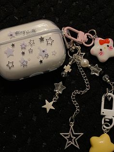cute stars inspo airpods pro 2 accessories 🎧⭐️ Airpods Charm, Airpods Decoration, Headphone Decoration, College Care Package, Earbuds Case, Cute Stars, Paper Stars, Music Therapy, Airpod Case