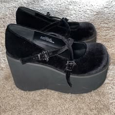 Pleaser Demonia KERA-10 4 3/4 Inch Criss-Cross Strap Platform Shoe SIZE 9