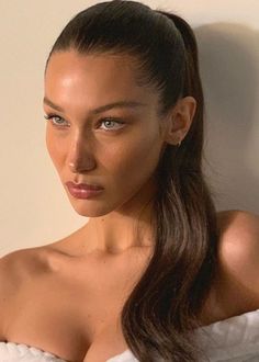 Bella Hadid Hair, Mrs Bella, Luxy Hair Extensions, Ponytail Tutorial, Slicked Back Ponytail, Luxy Hair, Slick Hairstyles, Hair Wax, Sleek Ponytail