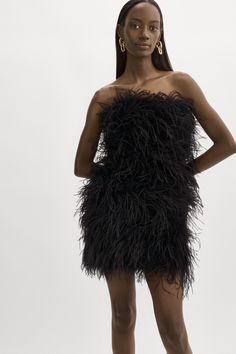 Mini Length Feather Trim Dress For Gala, Mini Gala Dress With Feather Trim, Elegant Mini Dresses For Fashion Events, Elegant Mini Dress With Feather Trim For Gala, Mini Dress With Feather Trim For Gala, Feathered Mini Dress For Party, Fitted Black Dress For Fashion Events, Fitted Glamorous Mini Dress For Fashion Events, Party Dresses With Feathers