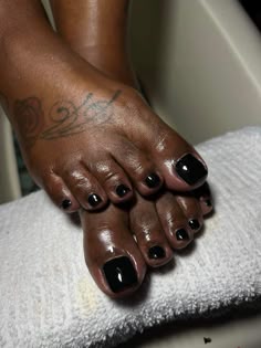 Brown Toe Nails, Black Gel Toenails, Black Toes And Nails, Black Toes Nails, Black Gel Toe Nails, Black Toes Pedicure, Black Polish Pedicure Toenails, Black Toes Polish, Painted Toes Toenails