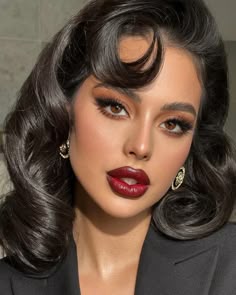 Glamour Makeup Look, Make Up Queen, 70s Bollywood Makeup, Makeup Vintage Look, Rich Makeup Look, Makeup 1950s, Old Fashion Makeup Looks, Great Gatsby Make Up 1920s, Red Carpet Make Up