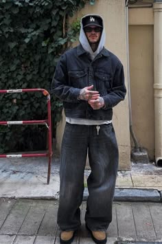 Classic Streetwear, Mens Winter Streetwear, Aesthetic Winter Outfits Men, Streetwear Fashion Mens, Winter Fits For Men, Men’s Winter Fits, Street Wear Outfits For Men, Man Streetwear, Winter Outfits Mens