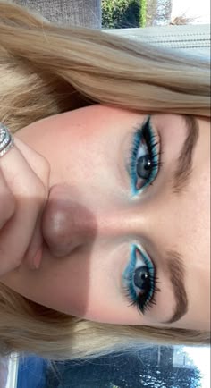 Makeup Inspo Eyeliner, Makeup Inspo For Blue Eyes, Eye Makeup Inspo Blue Eyes, Blue Makeup Looks Simple, Hoco Make Up, Cute Sonic Makeup, Hoco Makeup Ideas For Blue Eyes, Concert Makeup Inspo, Makeup Inspo Blue Eyes
