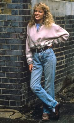 Chunky 80s Sweater, Sezane 70s Jeans, 1980s Fashion Trends, Decades Fashion, Look 80s, 80s Inspired Outfits, Inspired Outfits, Fashion 1980s, 80s Fashion Trends