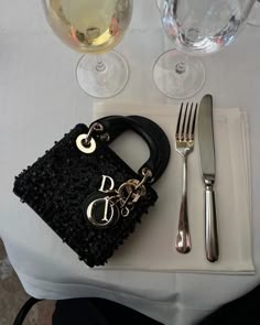 Bracelet Dior, Couture Dior, Lip Glow Dior, Dior Aesthetic, Statement Handbag, Bag Obsession, Luxury Bags Collection, Fancy Bags, Dior Addict