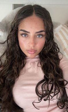 Zahide Wavy Hair, Curly Hair With Blue Eyes, Curly Hair Blue Eyes, Curly Hair With Green Eyes, Curly Hair And Blue Eyes, Curly Hair Green Eyes, Green Eyes Curly Hair, Light Skin With Blue Eyes, Leah Halton Curly Hair