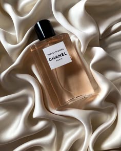 Luxury Perfume Photography, Beige Chanel Aesthetic, Chanel Beige Aesthetic, Brown Aesthetic Chanel, Chanel Brown Perfume, Beige Perfume, Chanel Beige Perfume, Chanel Cream Aesthetic, Chanel Perfume Photography