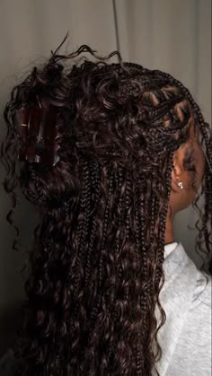 Curly Hair To Use For Boho Braids, Black Boho Braids With Brown Curls, Bohemian Braids Brown, Bohemian Braids Aesthetic, Boho Braids Dark Brown, Knotless Bohemian Goddess Braids, Brown Boho Braids, Medium Boho Braids With Curls, Goddess Braids With Curly Ends