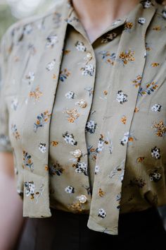 Spring Vintage Fashion Blouse With Buttons, Vintage Style Summer Blouse For Gatherings, Feminine Blouse For Vintage Fashion, Studio 1940 Blouse, 30s Blouse Pattern, Spring Cotton Blouse With Ditsy Floral Print, Vintage Studio 1940 Blouse, 1940 Blouse, 1930 Blouse