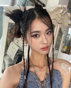 Y2k Grunge Hairstyles Long, Y2k Hairstyles Korean, Hairstyle Y2k Long Hair, Y2k Kpop Hairstyles, Subversive Hairstyles, Y2k Hair Asian, Acubi Hairstyle, Y2k Inspired Hairstyles For Long Hair, Acubi Fashion Hairstyle