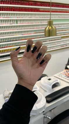 #nails #nailsofinstagram #nailsinspo #blacknails #black #initialnails #nailart Painted Acrylic Nails, Black Initial Nails, Black Acrylic Nails Heart, Black Nail With Initial, Black Nails With Initial, Black Nail Y2k, Black Nails With Letters Initials, Black Acrylic Nails Coffin Y2k, Black Sparkle Nails