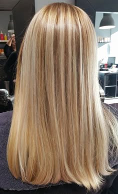 Quick Bun, Blonde Hair Streaks Highlights, Warm Blonde Hair Straight, Long Strawberry Blonde Hair With Layers, Hair Highlights Blonde, Hair Blonde Highlights, Blonde Hair Honey Highlights, Blonde Hair Highlights, Highlights Blonde Hair Caramel Honey