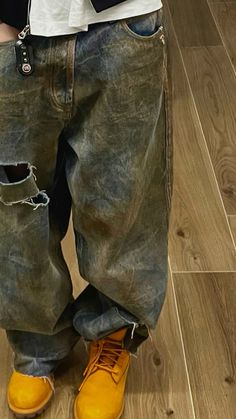 ig: francescopidonee #fashion #lifestyle #timberland Worn Timberlands, Junked Timberlands, Classic Timberland Boots For Streetwear, Jeans Over Timberlands, Denim Timbs, Creased Timberlands, Streetwear With Timberlands, Baggy Jeans Timbs, Timberland Tbl Originals