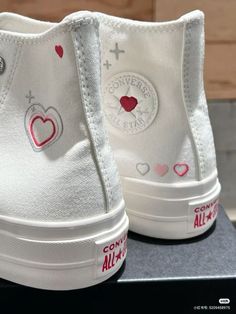 Lover Converse, Converse Shoes With Heart, Cutest Converse, Pink Converse Shoes With Bows, Converse Bow Shoes, Pink Converse Sneakers With Bow, Converse Heart Shoes, White Converse With Heart, Hearts Converse