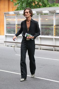 Rockstar Mens Fashion, Rock Band Style Outfits Men, Rockstar Men Outfit, Rockstar Man Outfit, Modern Rockstar Outfit Men, Glam Rock Outfit Men, Musician Outfit Men, Rock Outfit Men, Rockstar Style Men