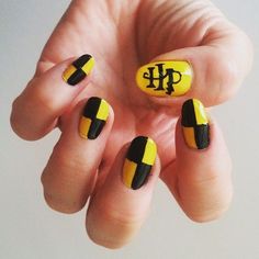 This is not my work. I found this on google. Harry Potter Hufflepuff Nails, Hufflepuff Inspired Nails, Hufflepuff Nail Designs, Hufflepuff Nails Simple, Hufflepuff Nails, Hufflepuff Nails Easy, Hufflepuff Nail Art, Harry Potter Nails Designs Hufflepuff, Hufflepuff Manicure