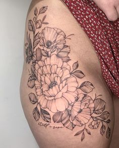 a woman's thigh with flowers on it