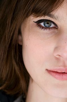 Alexa Chung Alexa Chung Makeup Looks, Alexa Chung Nails, Alexa Chung Makeup Tutorial, Alexa Chung Eyes, Alexa Chung Eye Makeup, Alexa Chung Makeup, Alexa Chung Eyeliner, Alexa Chung Face Shape, Alexa Chung Eyebrows