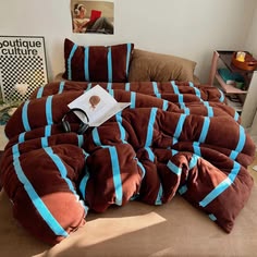 Stripe Style Quilt Cover Warm Bedding Bed Cover for Winter Soft Comfor – Ikeehome Cool Duvet Cover, Cool Duvet Covers, Retro Bed Covers, Cool Bed Covers, Cool Bedding, Funky Duvet, Retro Bedding Set, Retro Duvet, Seventies Bed Cover