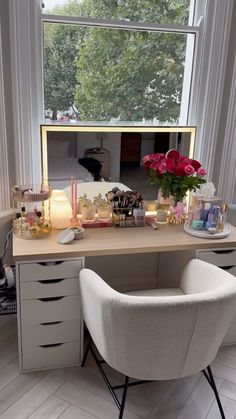 Makeup Vanity Mirror Ideas, Clear Makeup Vanity, Window Vanity Ideas, Makeup Bedroom Ideas, Desk With Vanity, Makeup Station Ideas, Cozy Vanity Table With Lights, Mirror Desk Bedroom With Makeup, Vanity Near Window
