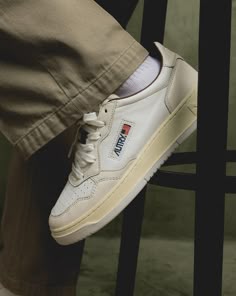 So good!👌Elevate your look with the Autry Medalist - sleek, versatile, and effortlessly cool. From the office to date night, this is your go-to for style that’s always on point. ⁠ ⁠ 👉️ Tap to shop your size / link in bio⁠ ⁠ everysize.com ⁠ Find your style. Get your size.⁠ ⁠ 📷️: @asphaltgold⁠ ⁠ #everysize #autry #autrymedalist #sneaker #dailykicks #sneakerhead #nicekicks #whitesneakers #outfit Autry Medalist Outfit, Orbit Sneaker Outfit, Vintage Leather Custom Sneakers For Streetwear, Vintage Leather Sneakers For Streetwear, Vintage Leather Low-top Basketball Shoes, Vintage Leather Sneakers, Autry Basket, Autry Sneakers Outfit, Autry Sneakers