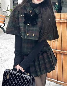 Dark Academia Core Outfit, Beautiful Winter Outfits, Feminine Outfits School, Dark Preppy Style, School Winter Outfit, Monochrome Chic Outfit, Preppy Dark Outfits, Cute Dark Academia Outfits, Preppy Outfits Dark Academia