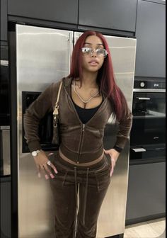 Juicy Outfits, 2000s Fashion Tracksuit, Juicy Outfit, Juicy Couture Outfit Ideas, Y2k Juicy Tracksuit, Juicy Couture Outfits, 2000 Juicy Couture Tracksuit, Juicy Couture Track Suit 2000s Aesthetic, Juicy Couture Tracksuit Fashion Inspiration