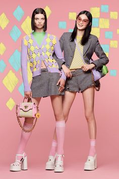 Versace Resort 2022 https://www.vogue.com/fashion-shows/resort-2022/versace/slideshow/collection#12 Versace Collection 2022, Versace Resort, Versace Ready To Wear 2022, Versace Lookbook, Versace Summer 2022, Versace 2022 Spring Summer, Versace Resort 2022 Collection, Versace Campaign 2022, Versace Spring 2021