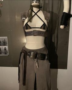 Apocalyptic Outfit Aesthetic, Wasteland Outfit Ideas, Dune Cosplay Costume Ideas, Wasteland Aesthetic Outfit, Dystopian Rave Outfits, Apocalypse Rave Outfit, Gachiakuta Outfit Ideas, Apocalyptic Rave Outfit, Dune Cosplay Costume
