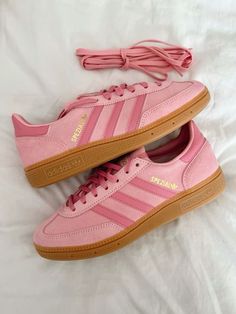 Cute Casual Shoes, Adidas Schuhe Damen, Shoes For School, Zapatos Adidas, Dr Shoes, Trendy Shoes Sneakers, Pretty Sneakers, Preppy Shoes