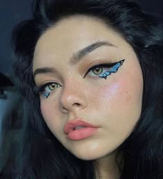 Butterfly Eyeliner Hooded Eyes, Butterfly Wing Eyeliner, Butterfly Liner Makeup, Subtle Butterfly Makeup, Butterfly Wings Eyeliner, Butterflies Eyeliner, Butterfly Wing Lashes, Butterfly Eye Makeup Aesthetic, Butterfly Graphic Liner