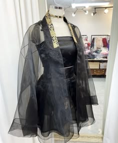 Traditional Korean Inspired Outfits, Fantasy Korean Clothing, Fancy Hanbok, Short Hanbok, Modern Hanbok Design, Hanbok Inspired Outfit, Traditional Korean Formal Wear, Black Hanbok, Modern Traditional Korean Clothes