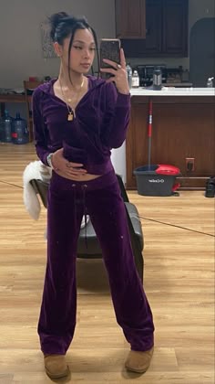 Vintage Velour Tracksuit Outfit, How To Style Juicy Tracksuit, Track Suits, Velour Pants Outfit Y2k, Velour Tracksuit Outfit 2000s, 2000s Velour Outfit, Purple Juicy Tracksuit, Velvet Track Suit 2000s, How To Style Y2k Velour Tracksuit