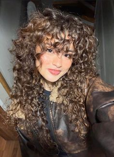 Curly Banhs, Curly Hsir Styles, Long Curly Hairstyle With Bangs, Curly Banga, Shaggy Curly Cut With Bangs, Saggy Hair, Curlyhair Bangs, Curly Bands, Cute Curly Bangs