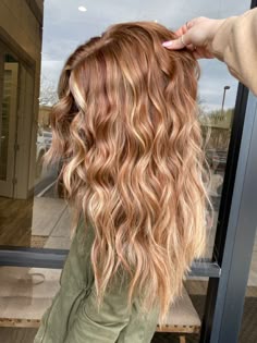 Natural Red Hair Highlights, Dirty Blond Hair With Red Highlights, Strawberry Blond With Highlights, Light Copper With Blonde Highlights, Reddish Hair With Highlights, Strawberry Blomde, Light Brown Hair With Strawberry Blonde, Ginger And Blonde Balayage, Ginger Hair Color With Highlights