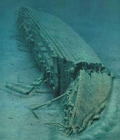 an old ship in the ocean under water