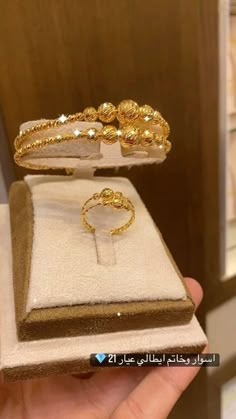 Gold Jewels Design, Simple Gold Bangle, Gold Bangles For Women, Modern Gold Jewelry, New Gold Jewellery Designs, Bridal Jewellery Design, Expensive Jewelry Luxury, Unique Gold Jewelry Designs, Jewelry Set Design