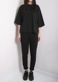 Minimalisticky Chic, Minimalistic Style, Fashion Outfits Korean, Minimalist Wardrobe, Mode Inspo, All Black Outfit, Sporty Chic, Mode Inspiration, Outfits Casuales