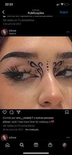 Design Makeup, Fun Black Eyeliner Looks, Unique Eyeliner Looks Hooded Eyes, Peekaboo Tattoo, Easy Graphic Liner Ideas, Liner Graphic, Rave Eyeliner, Under Eyeliner Tattoo, Artistic Eyeliner