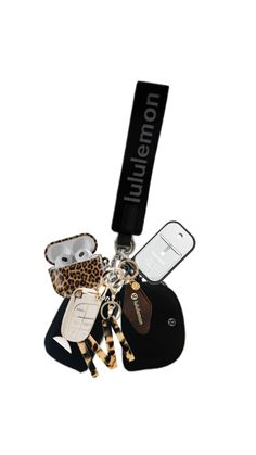 #lulu #leopard #keychain #inspo #aesthetic Car Keychain Ideas, Mochila Farm, Everyday Bag Essentials, Lulu Lemon, Girly Car Accessories, Backpack Essentials, School Bag Essentials, Girly Car, Purse Essentials