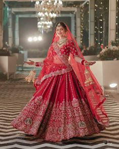 Hindu Bridal Dress, Bridal Lehenga Latest Design, Bridal Lehenga Celebrity, Women Bridal Lehenga, Light Red Bridal Lehenga, Bridal Lehengas Indian, Bridal Lehenga Dupatta, Bride Lehenga Designs Latest, Bridal Lehenga Inspiration